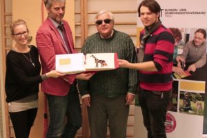 Julia Brugger (Fundraising BSVT), Martin Corazza (Präsident Lions Club Hall Armada), Klaus Guggenberger (Obmann BSVT), Peter Hager (Vizepräsident Lions Club Hall Armada)