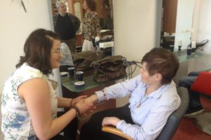 Mut zur Farbe, Maniküre für Beate Krames, Vorstandsbeirätin beim BSVT.