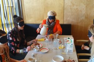 Jause unter der Dunkelbrille