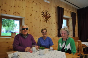 Haus Maria, Natters, BSVT Obmann Klaus Guggenberger, Pflegedienstleiterin Rosmarie Jäger, BSVT Mitglied und Bewohnerin Maria Hautz